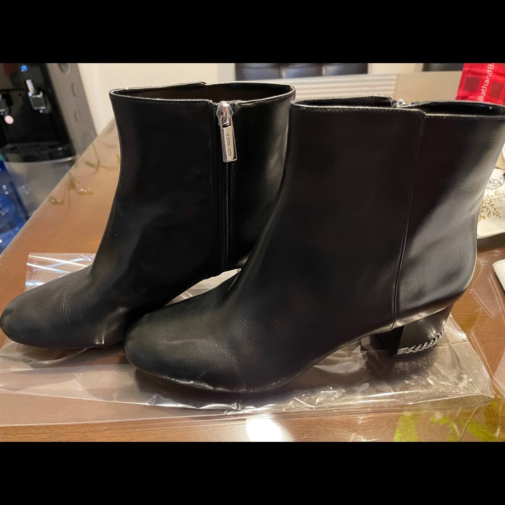 Micheal Kors leather Booties - Picture 4 of 7